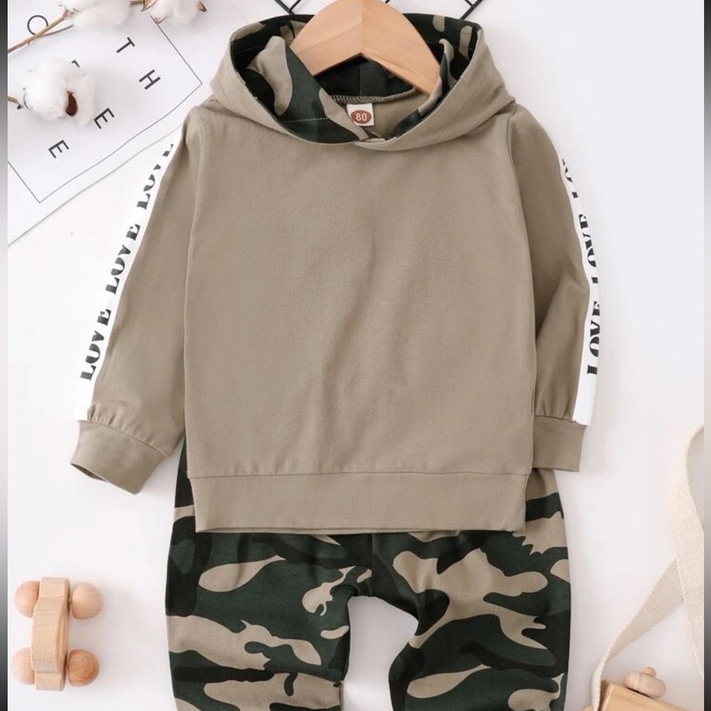 BABY BOY GRAPHIC LOVE HOODIE AND CAMO JOGGER SET (0-3 months)